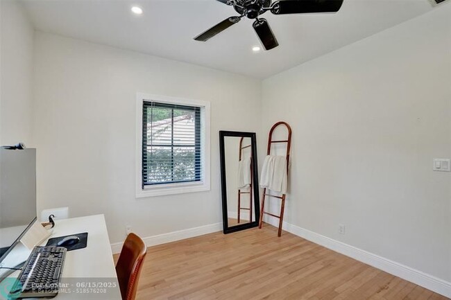 Building Photo - 807 SW 18th St