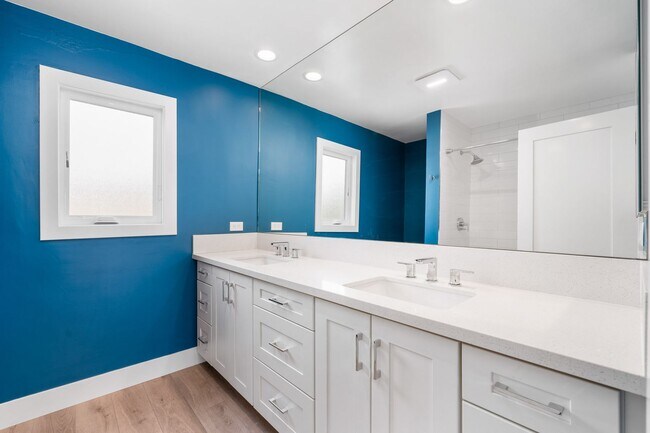 Building Photo - REMODELED 4 BD/3.5 BA RANCH STYLE HOME IN DOVER SHORES
