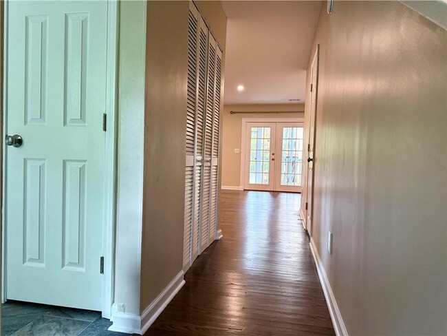 Building Photo - 405 Oak Harbor Ct