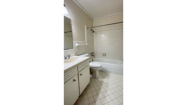 Building Photo - 402 Maridale Dr