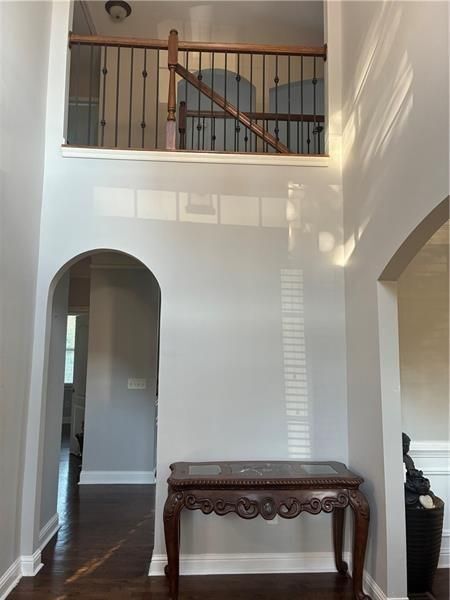 Building Photo - 1880 Manor View