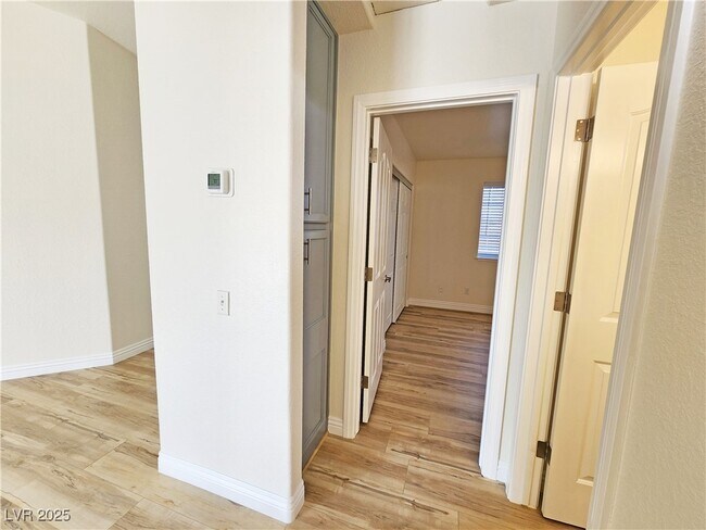 Building Photo - 3741 Malibou Ave