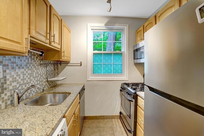 Building Photo - 211 N Trenton St