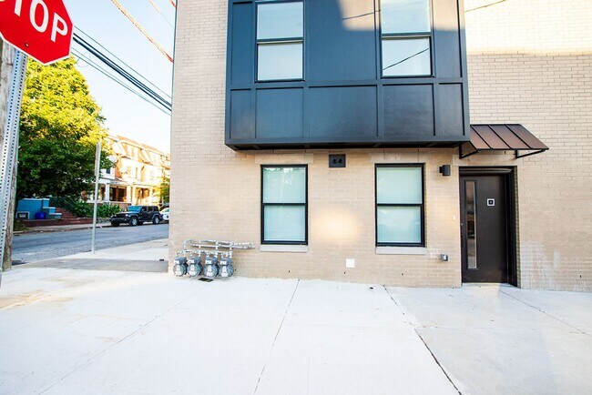 Building Photo - 4926 Locust St