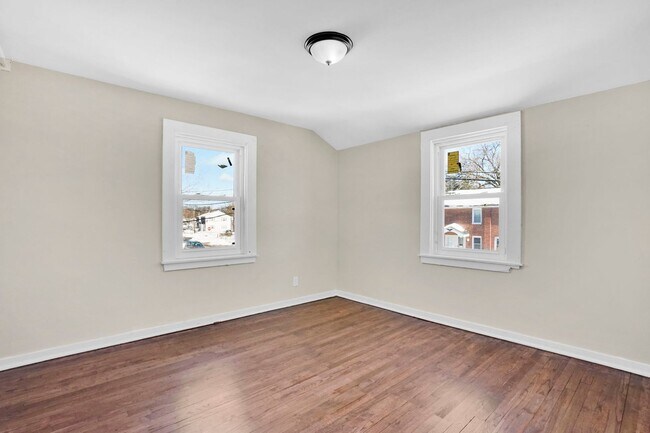 Building Photo - 6-12 Putnam Circle