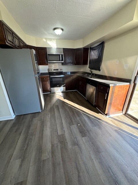 Building Photo - 1230 Pleasant Valley Rd