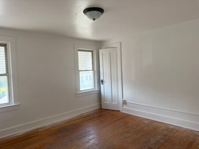 Building Photo - 14 Admiral Park