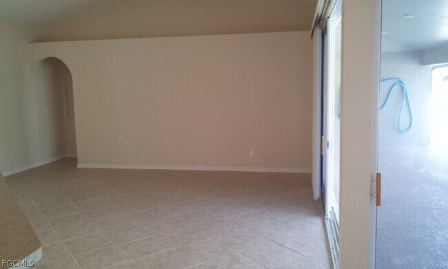 Building Photo - 2733 SW 11th Pl