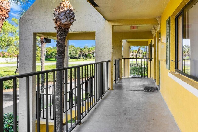 Building Photo - 712 Meadows Cir