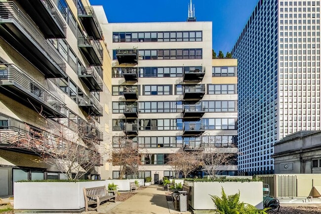 Building Photo - 130 S Canal St