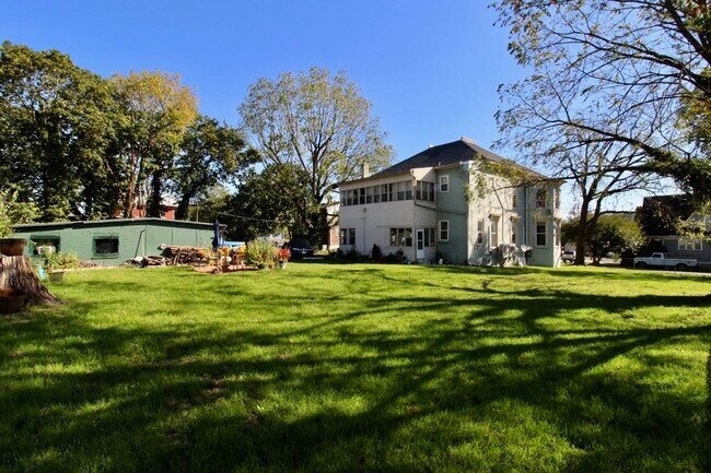 Building Photo - 317 Park Ave