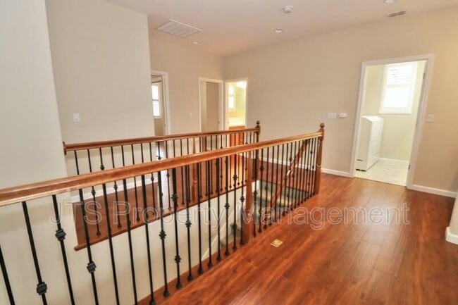 Building Photo - 217 Barnhill Dr