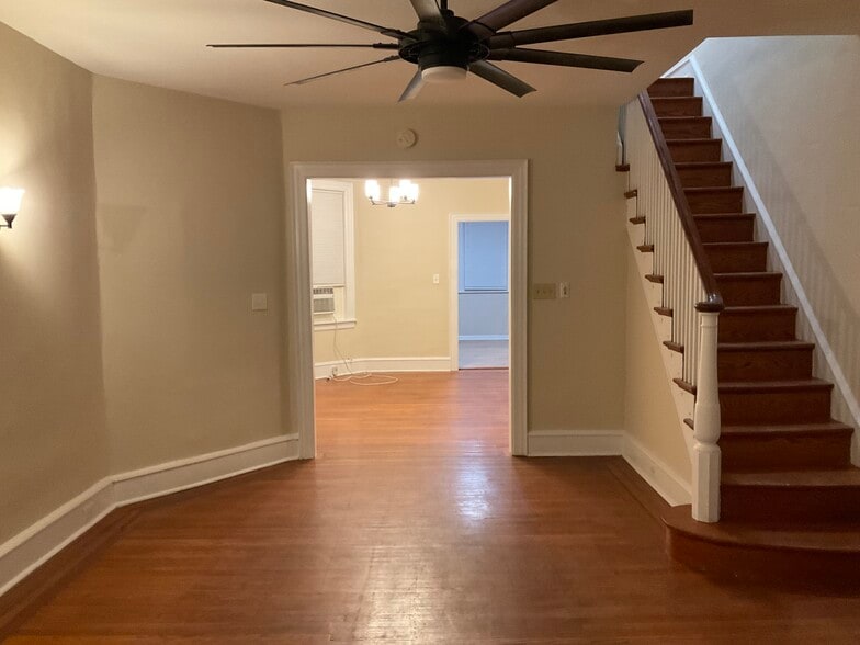 Primary Photo - 1542 S 55th St