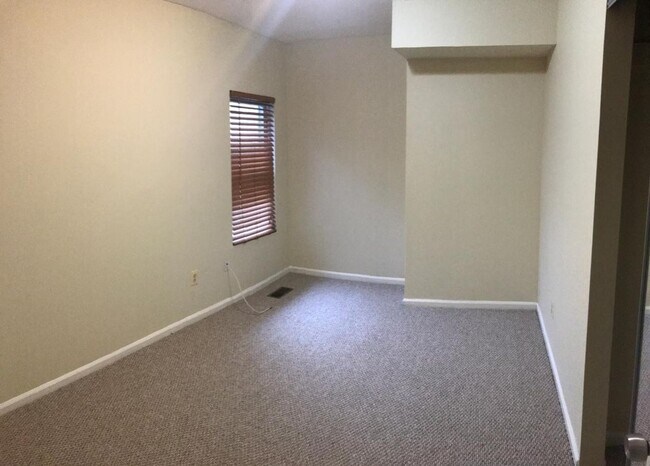 Building Photo - 2030 E Baltimore St