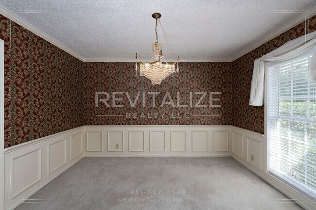 Building Photo - Beautifully Preserved 4 Bd / 3 Ba Vintage ...