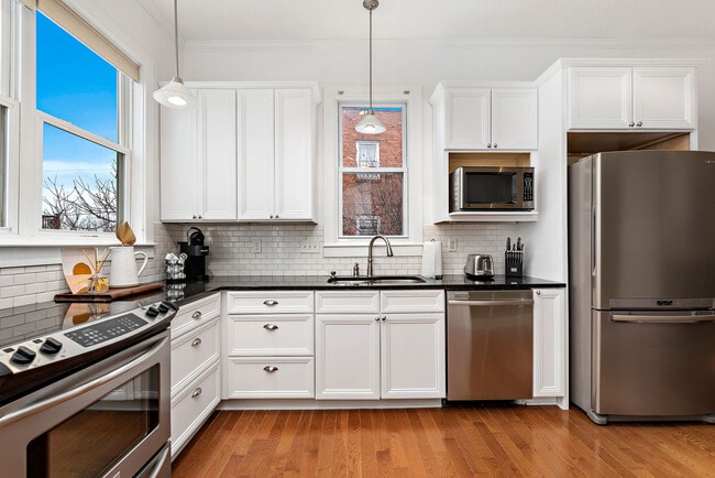 Building Photo - 526 Troost Ave