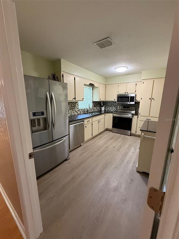 Building Photo - 3250 SE Lake Weir Ave