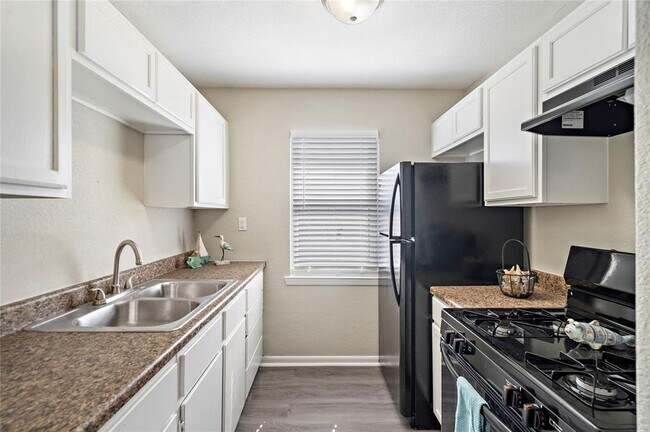 Building Photo - 2502 Avenue L