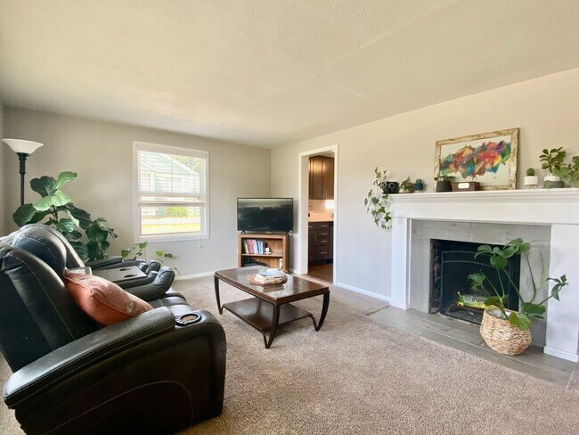 Building Photo - 4 bedroom Seatac rambler w/ large yard