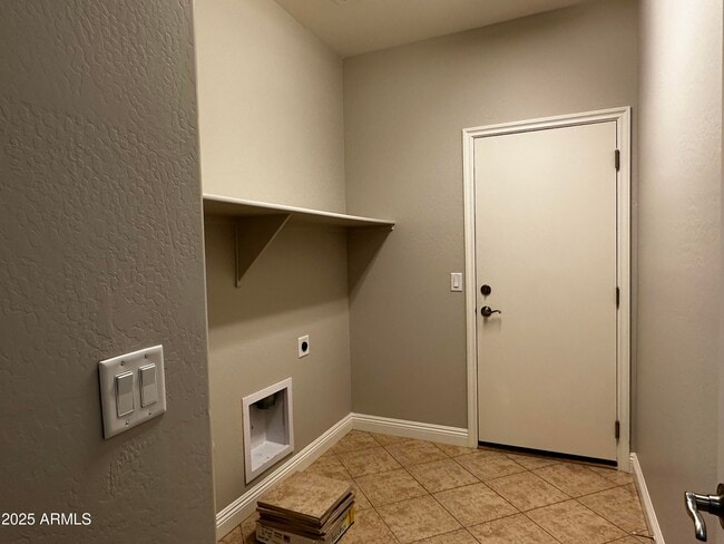 Building Photo - 1686 W Paisley Dr