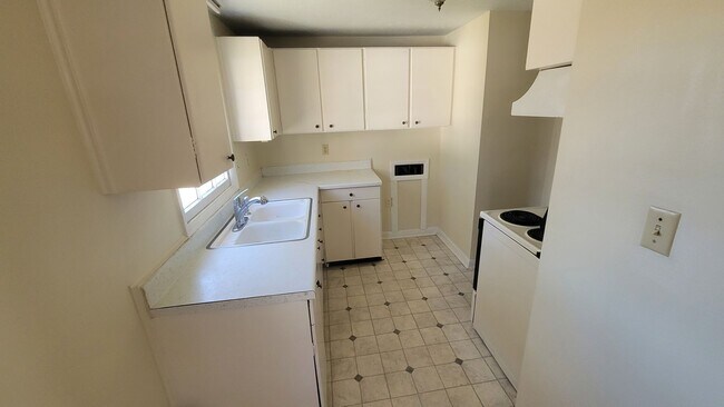 Building Photo - 5137 Raynor Rd