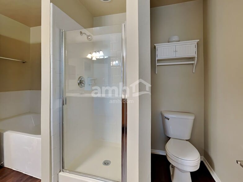 Building Photo - 3104 Pinehurst Ct