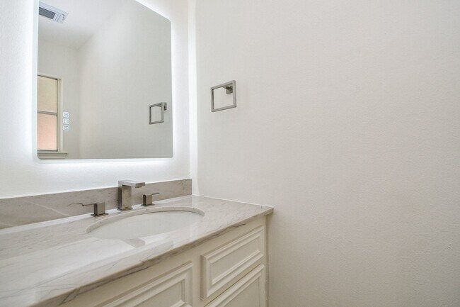 Building Photo - 11615 Trailmont Dr