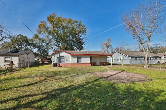 Building Photo - 11914 Meadowpass St