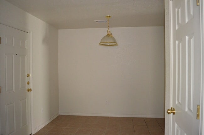 Building Photo - 326 N 10th St