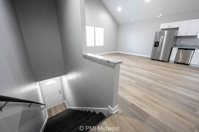 Building Photo - 1240 W 18th St