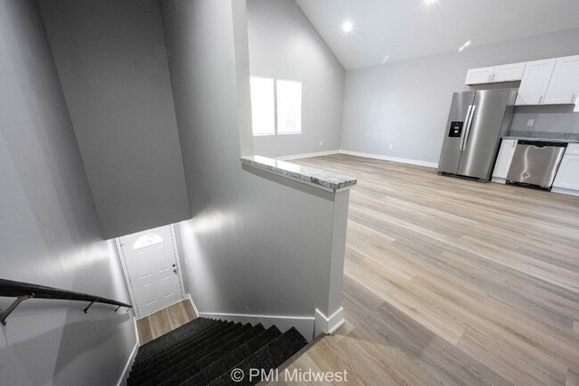 Building Photo - "Spacious & Modern 3-Bedroom Duplex on North Dexter Street – Your Perfect Indianapolis Retreat!"