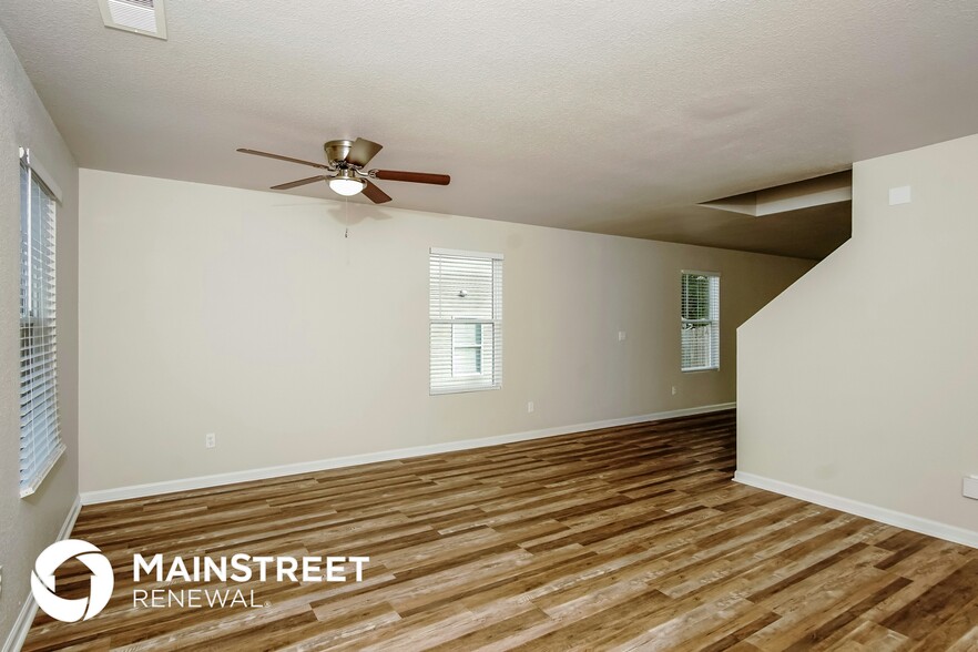 Building Photo - 202 Valleyside Dr NE