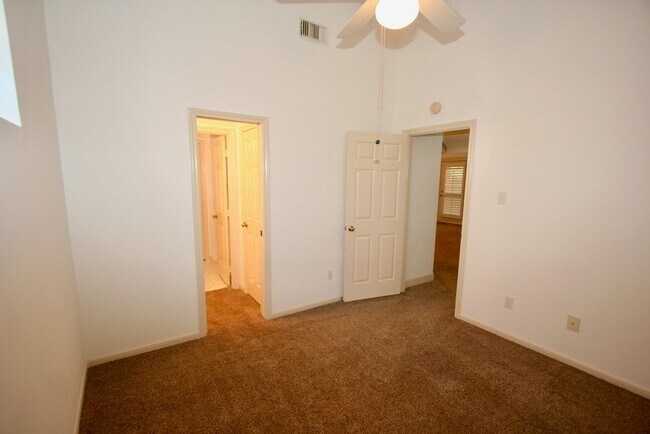 Building Photo - 6706 Prairie Dunes Dr