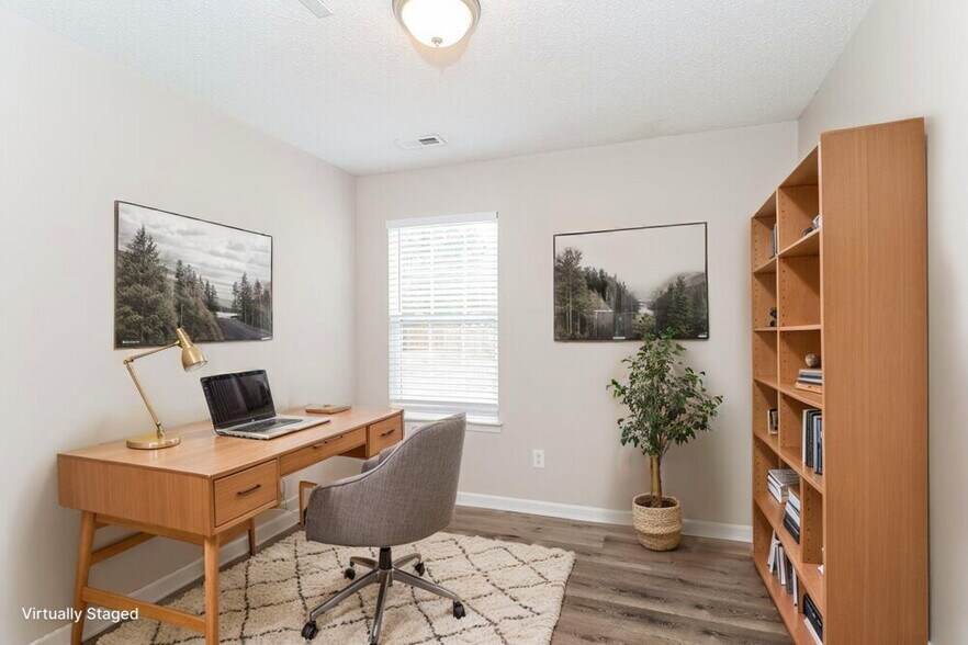 Building Photo - 15123 De Havilland Dr