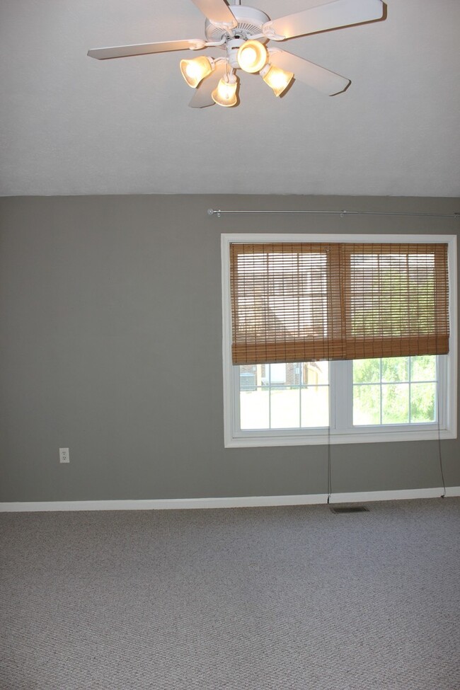 Building Photo - Townhouse for Rent in Taylor Springs