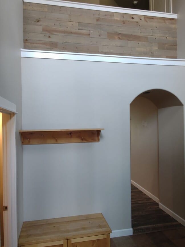 Building Photo - Freshly updated 4 bedroom 2.5 bath, two st...