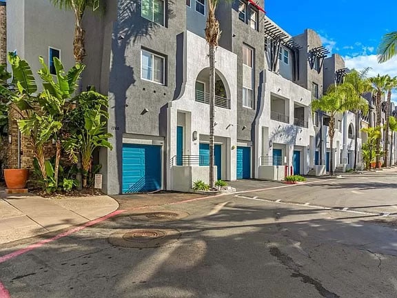 Building Photo - 1760 E Palomar St