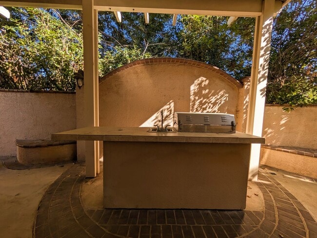 Building Photo - BEAUTIFUL SINGLE FAMILY HOME IN FOLSOM!