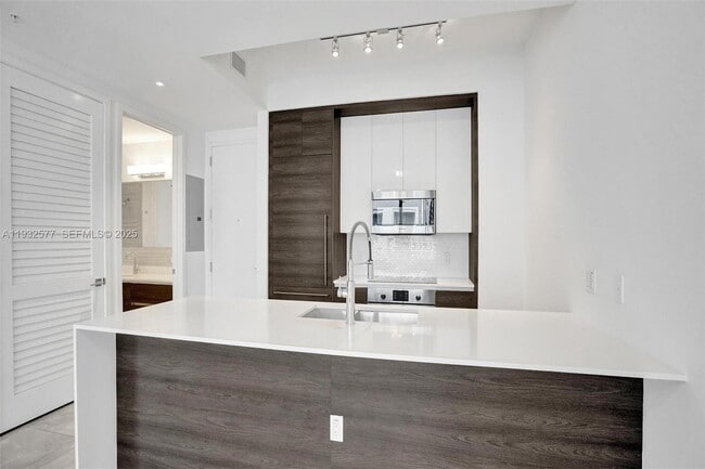 Building Photo - 301 Altara Ave