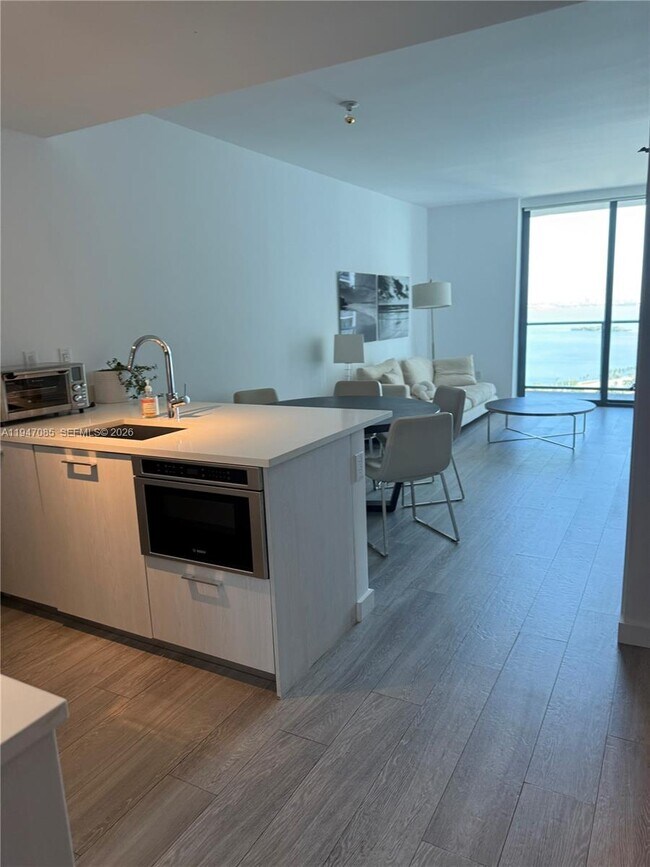 Building Photo - 501 NE 31st St