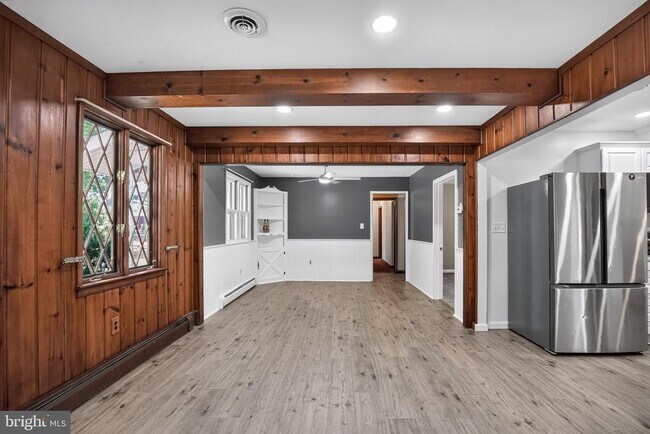 Building Photo - 930 Sykesville Rd
