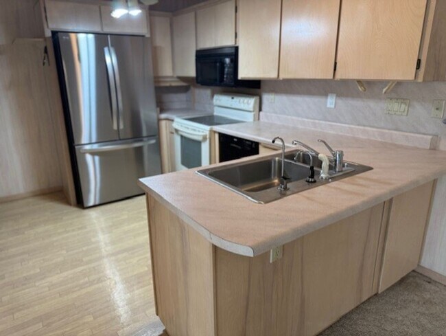 Building Photo - 1445 Seacrest Ln