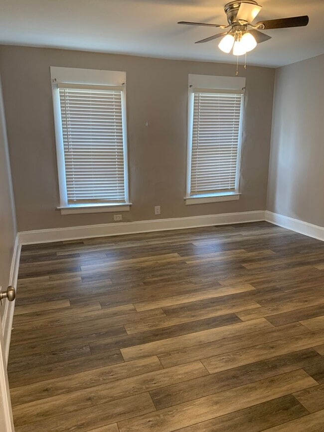 Building Photo - 142-144 W. Norwich Ave.