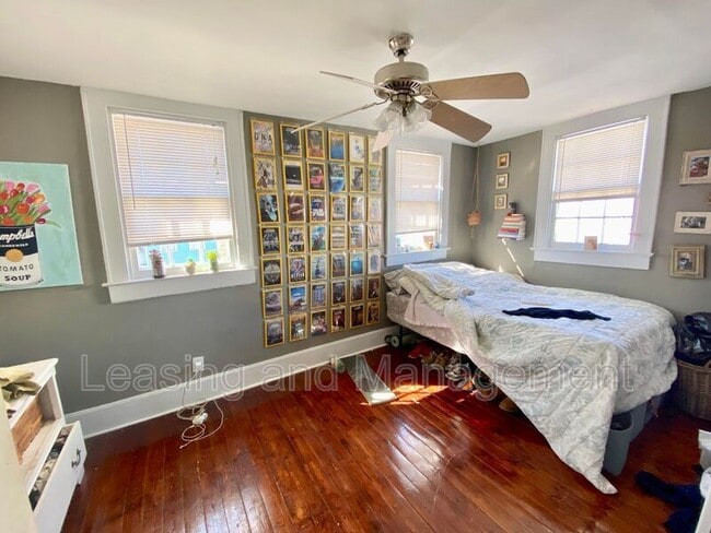 Building Photo - 75 Pitt St