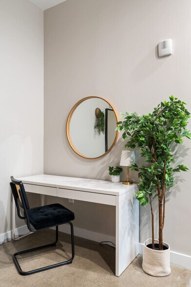 Building Photo - 205 W 4th St