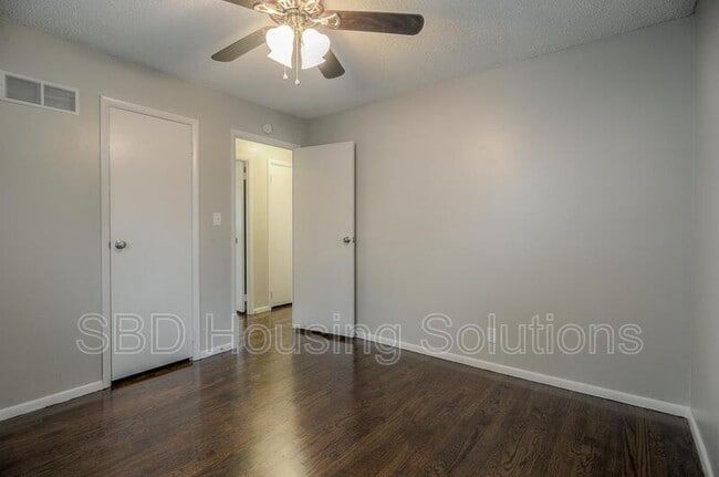Building Photo - 9524 Wallace Ave