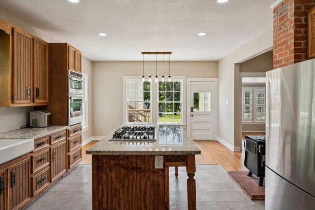 Building Photo - 3/2 Remodeled Home in Lampasas