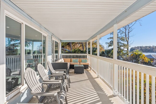 Building Photo - Lake Talquin - LAKEFRONT- Furnished 3 bedr...