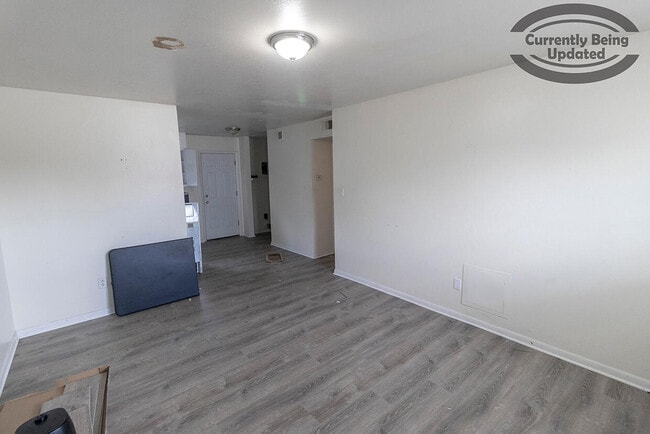 Building Photo - 701 W Cunningham Dr