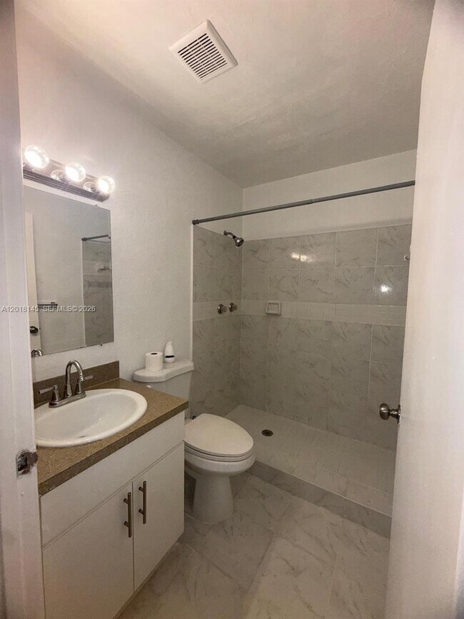 Building Photo - 1004 San Remo Cir